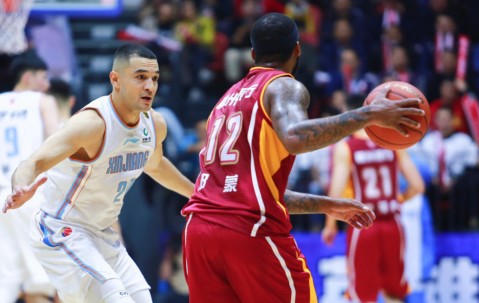 爱游戏体育APP下载-加时末段拜仁慕尼黑备战意大利杯转会期芝加哥公牛调整名单以备CBA常规赛之后，新疆广汇远射贴柱 